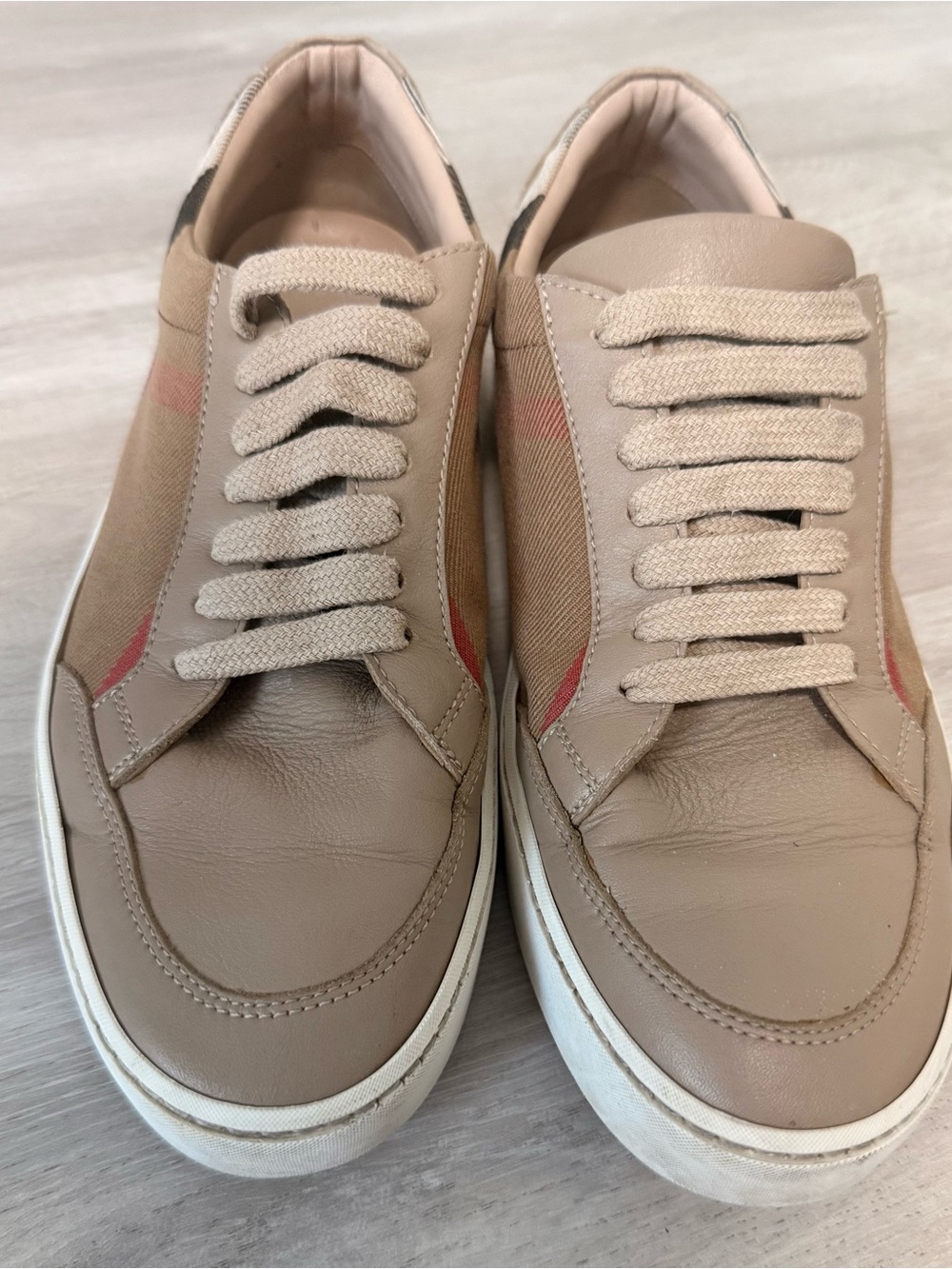 Burberry Vintage Check Low Top Sneakers Beige Leather Women’s US 7 / EU 37 - Picture 3 of 13
